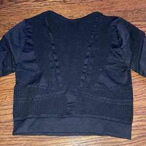 Fabletics women’s cropped long sleeve top